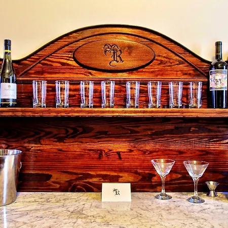 Royal Street Inn & Bar