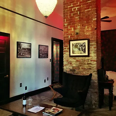 Royal Street Inn & Bar 3*