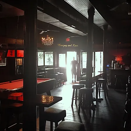 Royal Street Inn & Bar