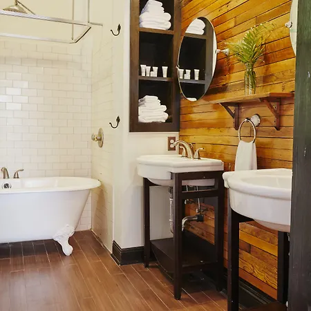 Royal Street Inn & Bar 3*