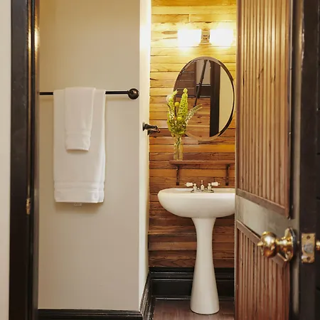 Royal Street Inn & Bar 3*