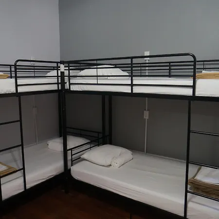 Hostel Auberge Nola *