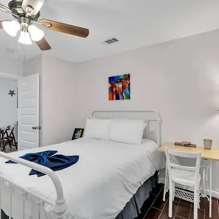 Holiday home Nola Retreat W Private Backyard Jazz Fest Ready New Orleans