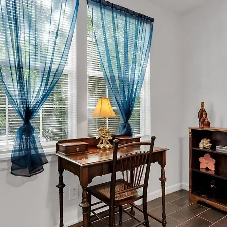 Holiday home Nola Retreat W Private Backyard Jazz Fest Ready