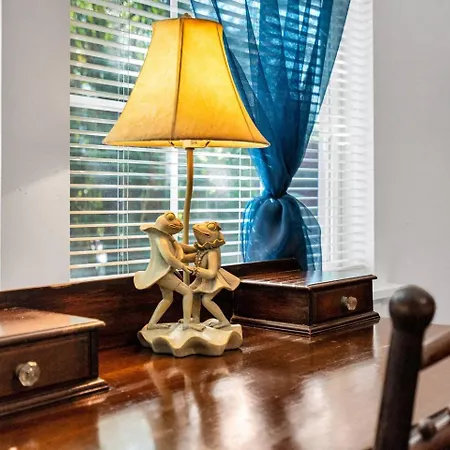 Holiday home Nola Retreat W Private Backyard Jazz Fest Ready *