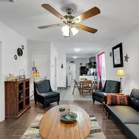 Holiday home Nola Retreat W Private Backyard Jazz Fest Ready *