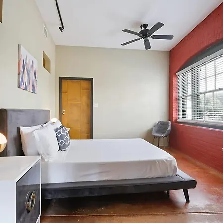 Apartment Group Getaway - 2 Modern 3br-2ba Warehouse Flats - 6 Bedrooms & 4 Baths Total *