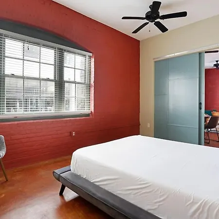 Apartment Group Getaway - 2 Modern 3br-2ba Warehouse Flats - 6 Bedrooms & 4 Baths Total