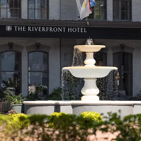 The Riverfront 4*