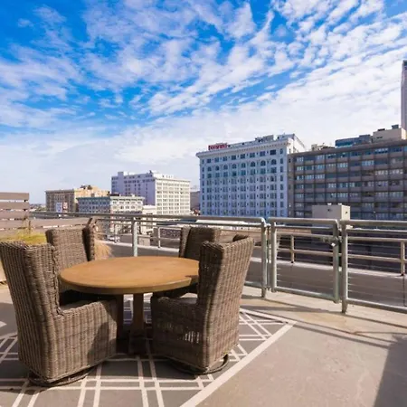 California Building Hotel New Orleans