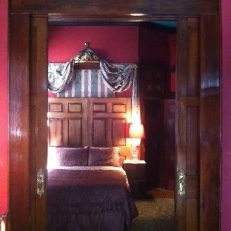Royal Barracks 3*