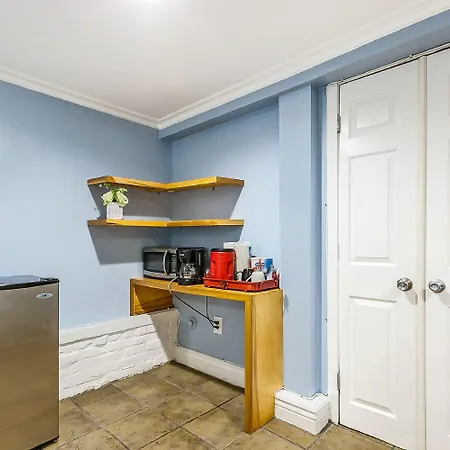 Comfortable Rooms Near All Nola Hot Spots *