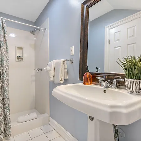 Comfortable Rooms Near All Nola Hot Spots * New Orleans
