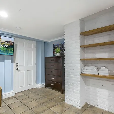 Comfortable Rooms Near All Nola Hot Spots Apartment
