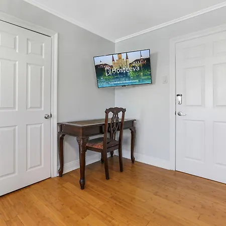 Apartment Comfortable Rooms Near All Nola Hot Spots *