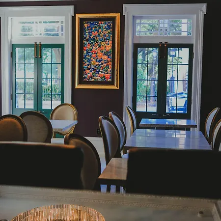 Royal Frenchmen And Bar Hotel New Orleans