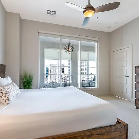 California Building By Hosteeva Apartment