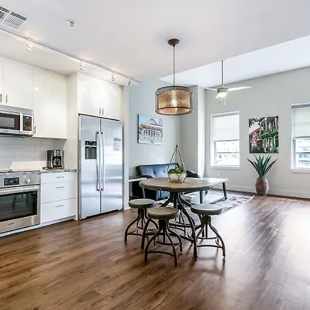 California Building By Hosteeva Apartment *
