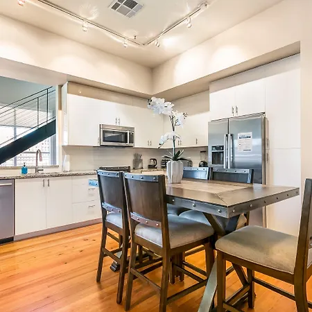 California Building By Hosteeva Apartment New Orleans