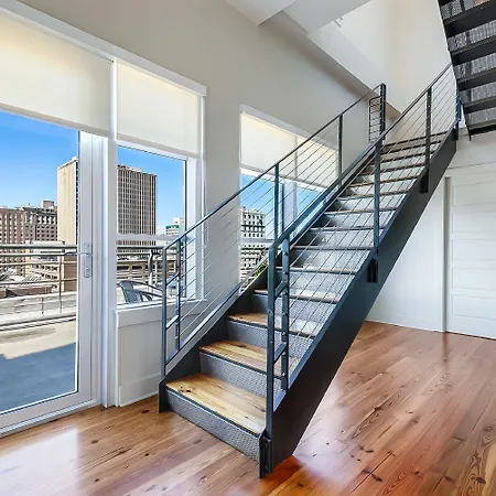 California Building By Hosteeva Apartment *