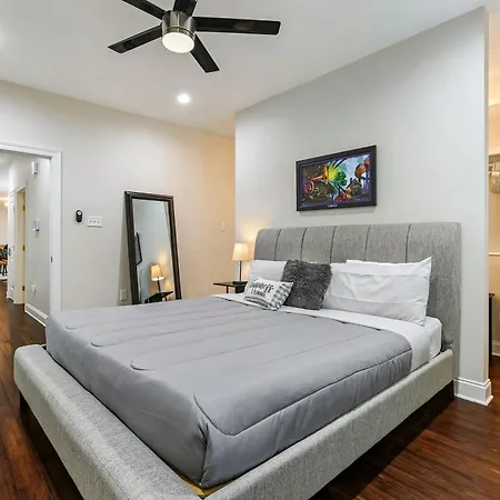 Luxury 2-bedroom Oasis With Open Living Space & Designer Touches 3* New Orleans