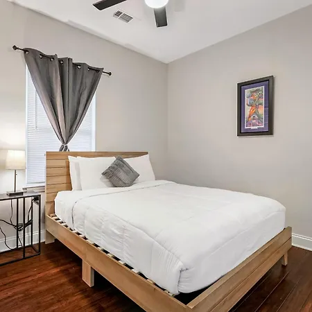 Luxury 2-bedroom Oasis With Open Living Space & Designer Touches Bed & Breakfast New Orleans