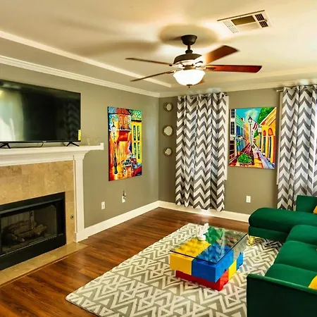 Gentilly With Off Street Parking And Jacuzzi Style Tub Holiday home *