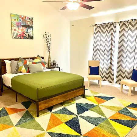 Gentilly With Off Street Parking And Jacuzzi Style Tub Holiday home