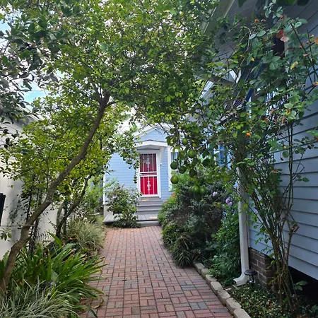 Furnished Uptown 1 Bed Close To Hospitals, Universities & French Quarter Mardis Gras Villa