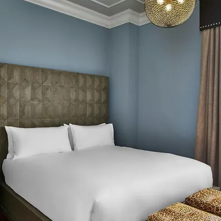 Hotel Le Pavillon, New Orleans, A Tribute Portfolio