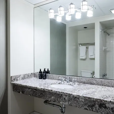 The Lafayette By Kasa Living 3* New Orleans
