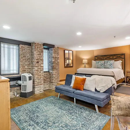 Canal Street Bed & Breakfast