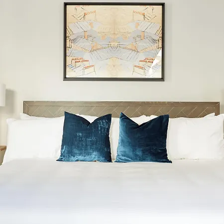 Sonder Baronne Manor Aparthotel 3*