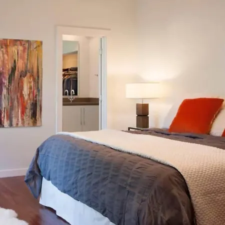 Apartment Downtown Nola 2bd 2bth *