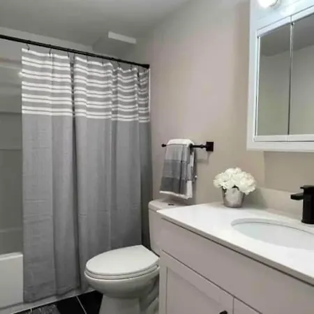 Apartment Downtown Nola 2bd 2bth *