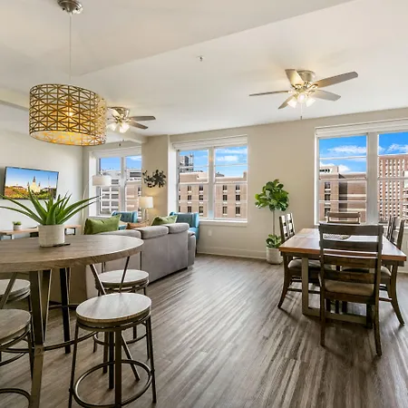 Spacious 4br Luxury Steps To French Quarter Aparthotel New Orleans