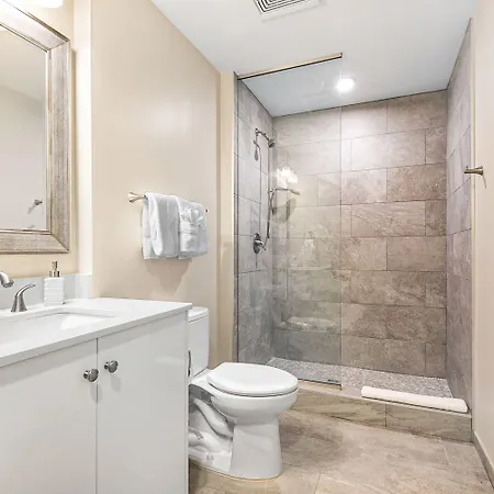 Spacious 4br Luxury Steps To French Quarter