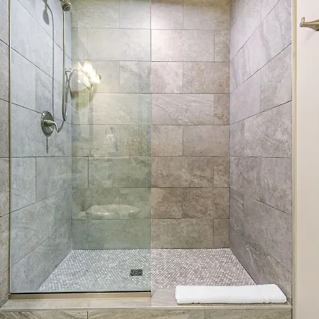 Spacious 4br Luxury Steps To French Quarter Aparthotel New Orleans
