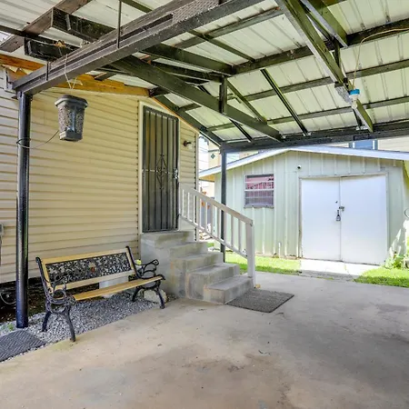 Holiday home Family W/ Fenced Backyard In New Orleans!