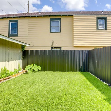 Family W/ Fenced Backyard In New Orleans! Holiday home