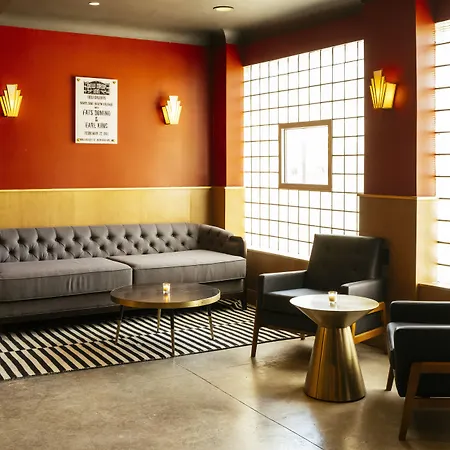 Dew Drop & Lounge 4*