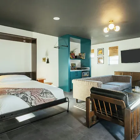 Dew Drop & Lounge Hotel 4*