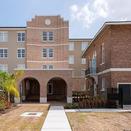 Bywater Aparthotel 3*
