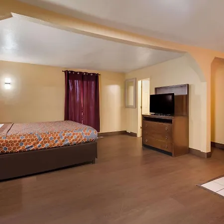 Hotel Relax Inn & Suites