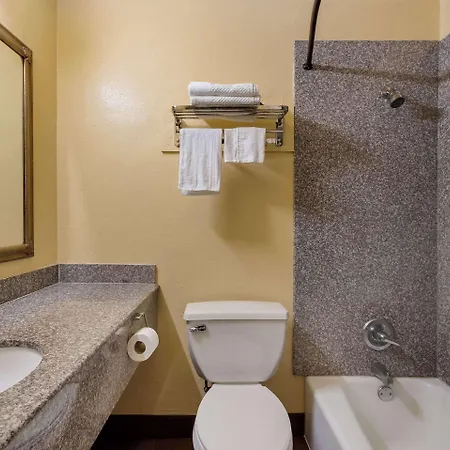 Relax Inn & Suites *