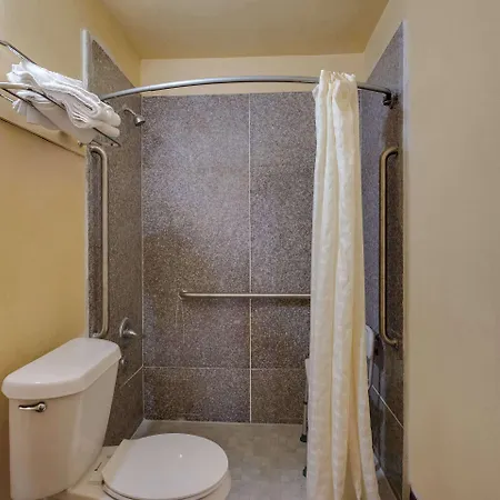 Relax Inn & Suites Hotel