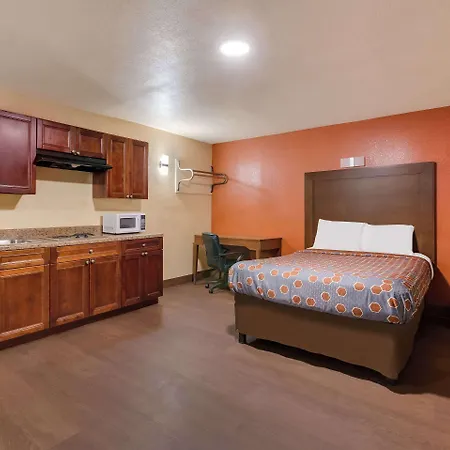 Relax Inn & Suites *