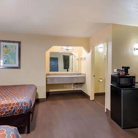 Relax Inn & Suites Hotel