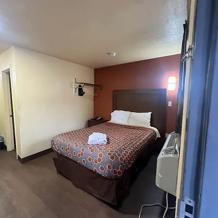 Relax Inn & Suites