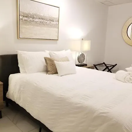7 Br- Sleeps 15! Famous Lakefront Amazing Property! Hotel New Orleans